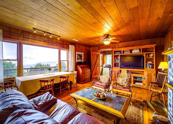 Little Switzerland Cabin W/ Stunning Mtn Views