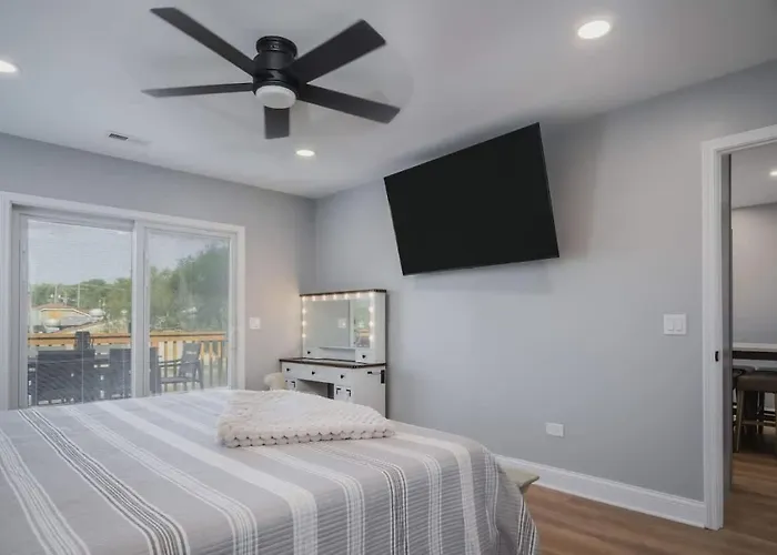 Harbor Clubhouse Modern Waterfront With Hot Tub And Pet Friendly