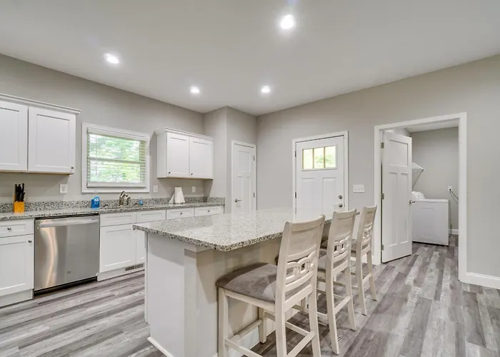 1 Mi To Dtwn Crossville: Spacious Home W/ Patio!