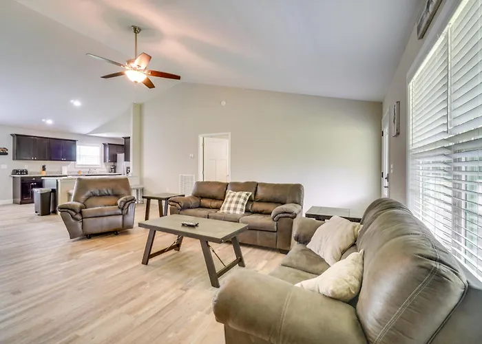 Wraparound Porch: Home Near Dtwn Crossville!
