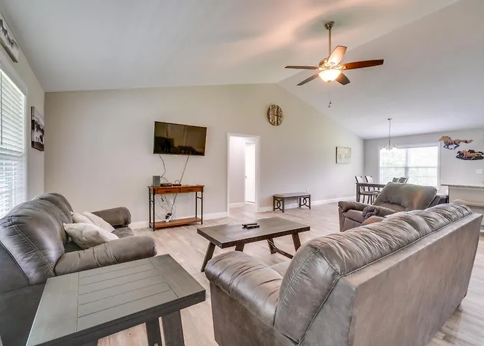 Wraparound Porch: Home Near Dtwn Crossville!