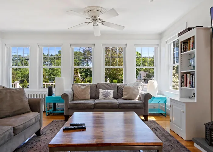 10-Min Walk To Beach - Huge Deck - Near Downtown
