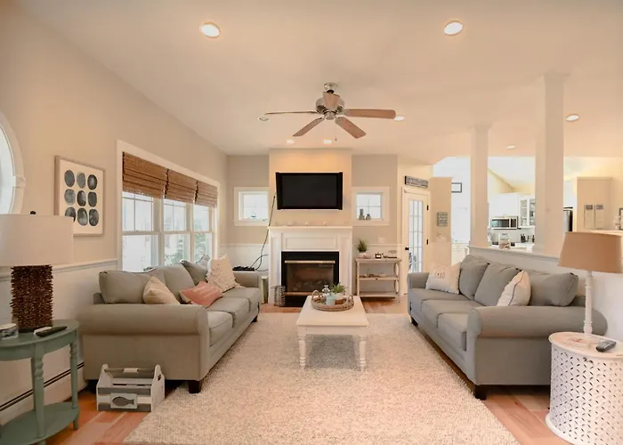Stunning 5 Bdr Walk To York Harbor Beach