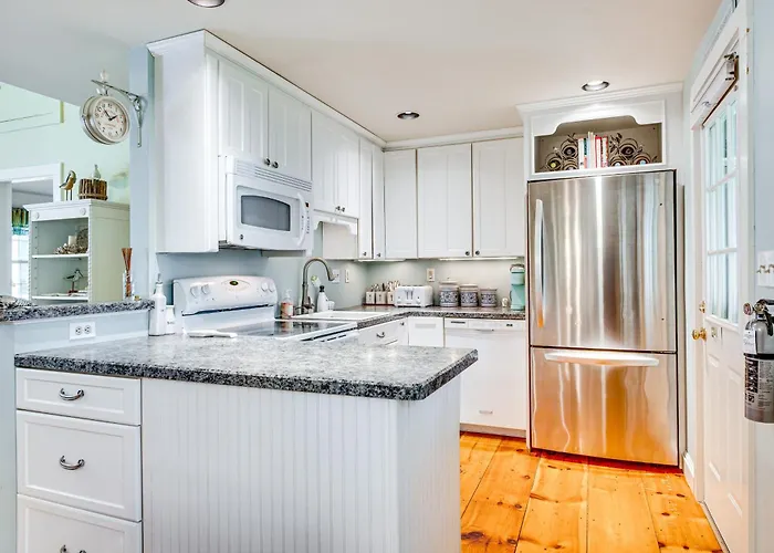 Walk To Goose Rocks Beach: Quiet Townhome W/ Patio