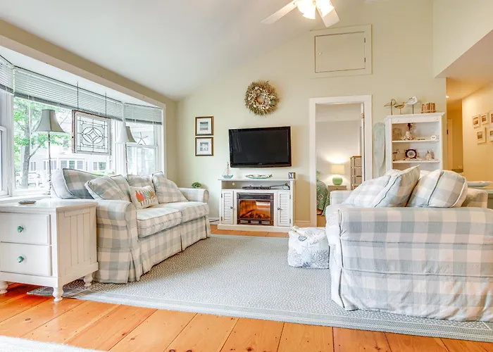 Walk To Goose Rocks Beach: Quiet Townhome W/ Patio