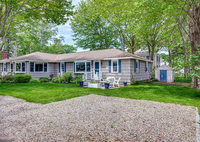 Walk To Goose Rocks Beach: Quiet Townhome W/ Patio