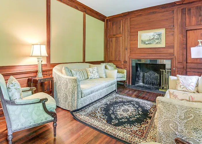 16 Mi To Baltimore: Spacious Home In Owings Mills!