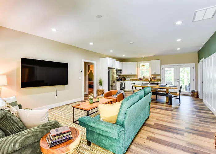 1 Mi To Lake Hartwell: Updated Retreat W/ Patio!
