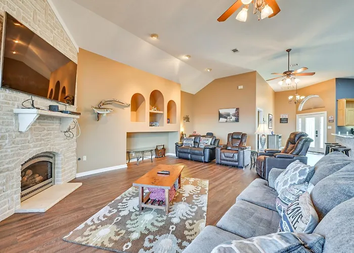 Boat Dock & Hot Tub: Waterfront Home In Milam!