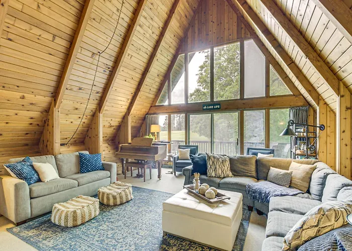 Canal Across Street: Family Cabin In Breezy Point!
