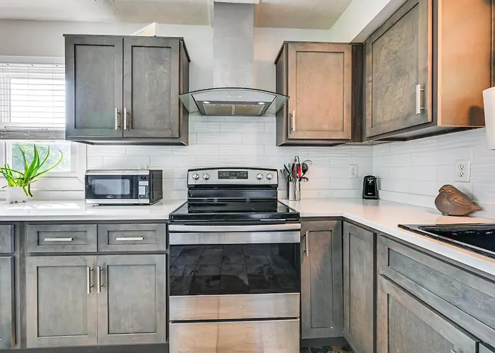 Near Dtwn Somerset: Tranquil Getaway W/ Fire Pit