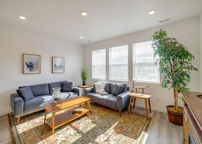 Patio, Park & Peace: 'Skyview Landing' In Eagle!