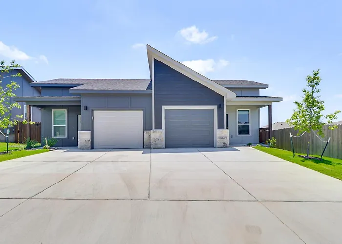 2 Mi To Dtwn Dining! Pet-Friendly Temple Townhome