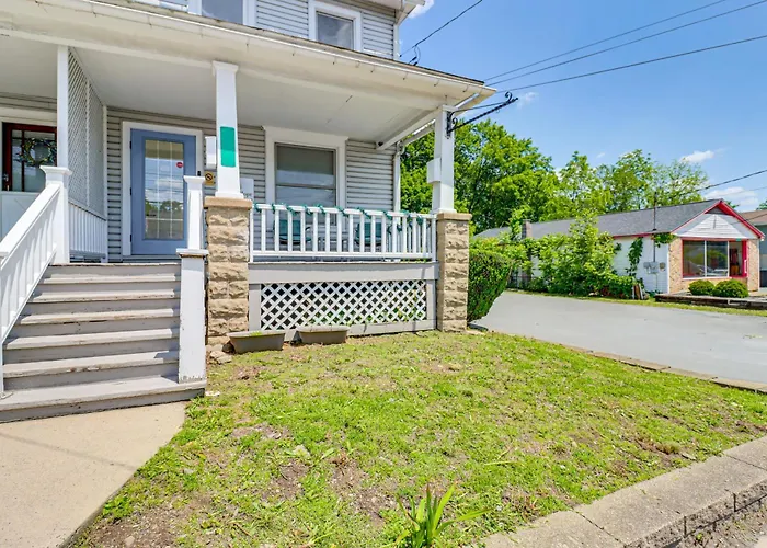 Walk To Main St Stroudsburg! Pocono Townhome
