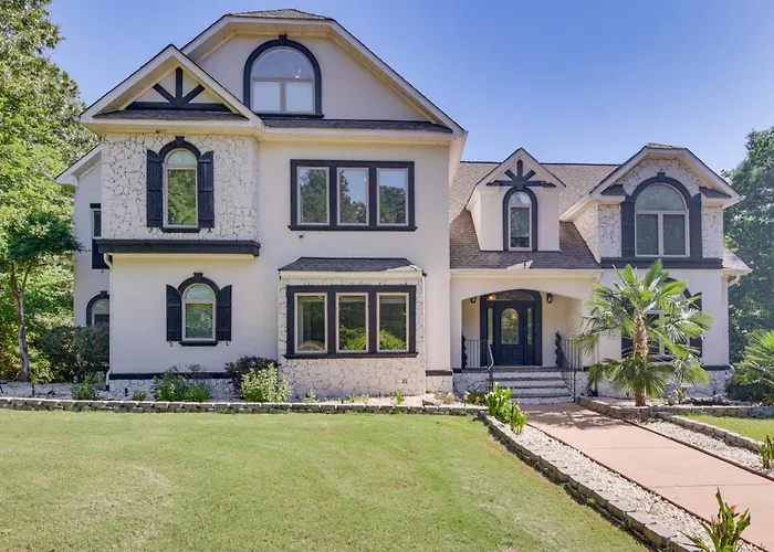 Dock & Home Theater: Pet-Friendly Lake Wylie Home