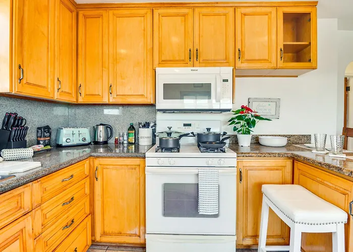Steps To Ocean: Manhattan Beach Gem W/ Deck!