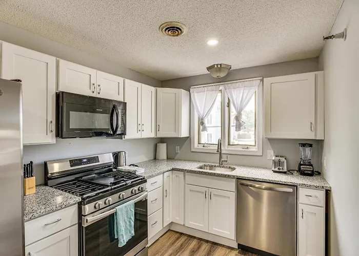 Walkable Fall River Apt: Cozy Winter Getaway!