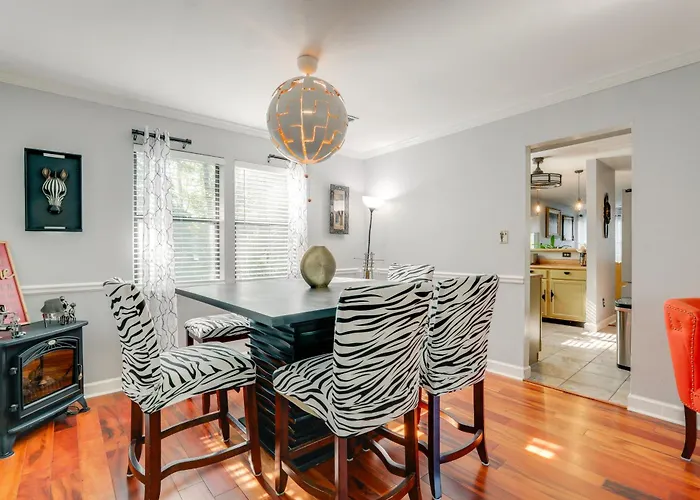 4 Mi To Stone Mountain: Retreat W/ Office!