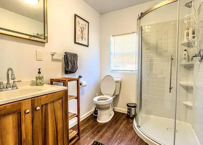 Cute Casita With Stock Tank Hot Tub And Fenced Yard In Lakehills, Texas