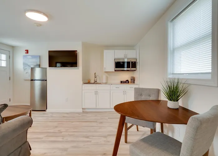 Pet-Friendly Wareham Retreat Near Onset Beach!