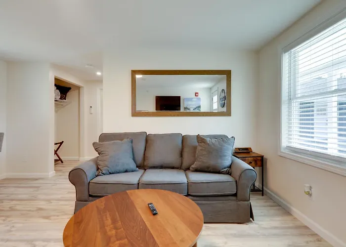 3 Mi To Onset Beach & Village! Pet-Friendly Apt