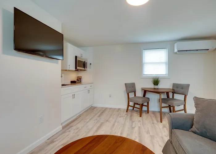 Pet-Friendly Wareham Retreat Near Onset Beach!