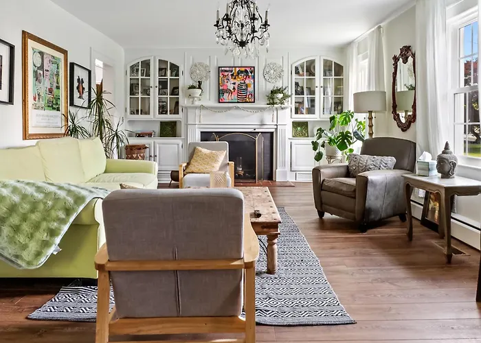 Historic Downtown Berlin Home Dog Friendly Home