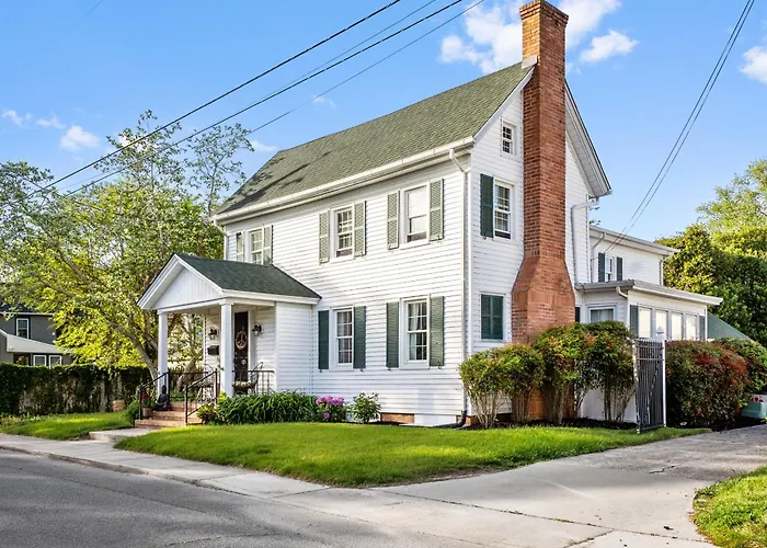 Historic Downtown Berlin Home Dog Friendly Home