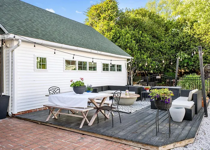 Historic Downtown Berlin Home Dog Friendly Home