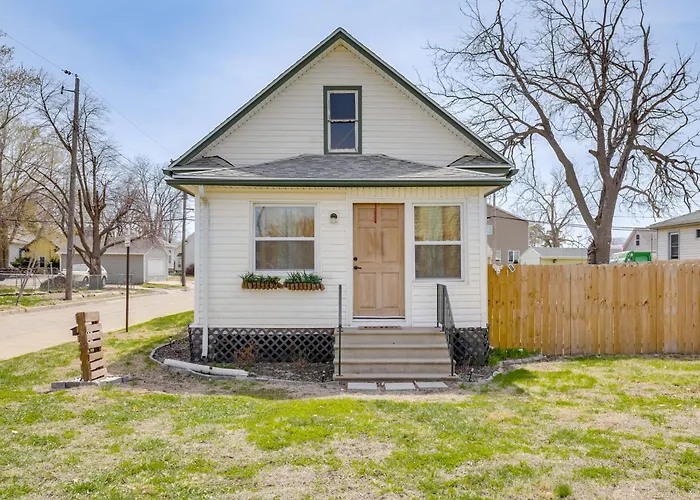 Walk To Memorial Stadium: Family Home W/ Patio