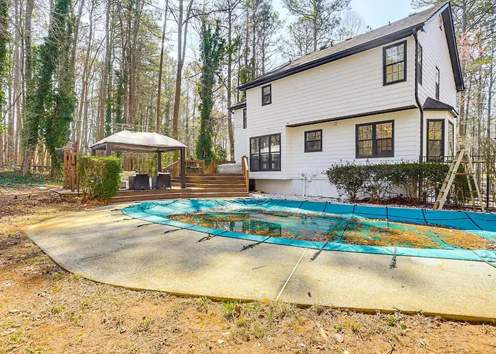 Private Hot Tub & Deck: Family Gem In Alpharetta