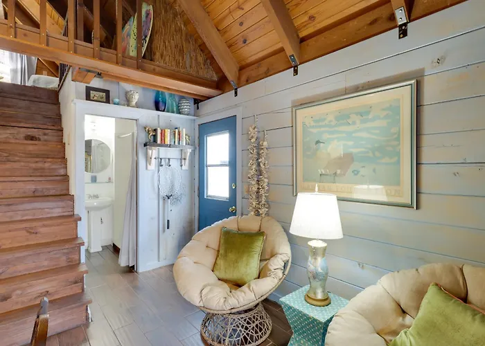 Fish On-Site: Okeechobee Cabin W/ Pool Access