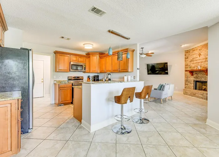 Boat Dock & Lift: Waterfront Getaway In Slidell!