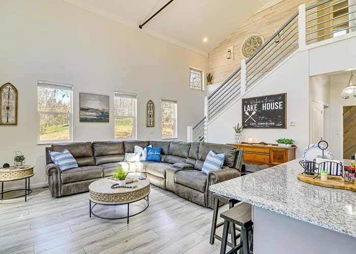 Cumberland Lake Retreat: Furnished Deck & Grill!