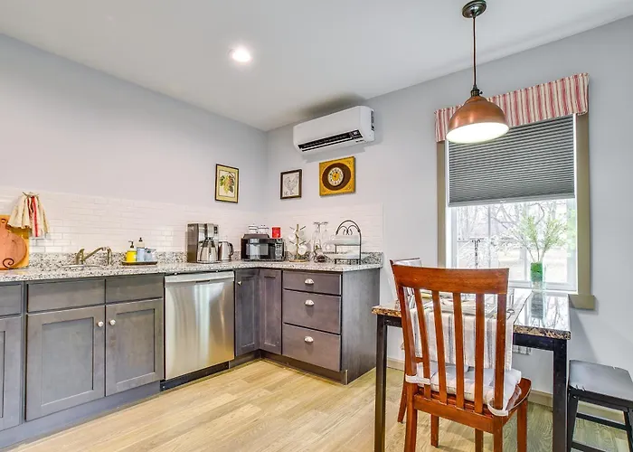 Seneca Lake Wine Trail Studio W/ Balcony & Views!