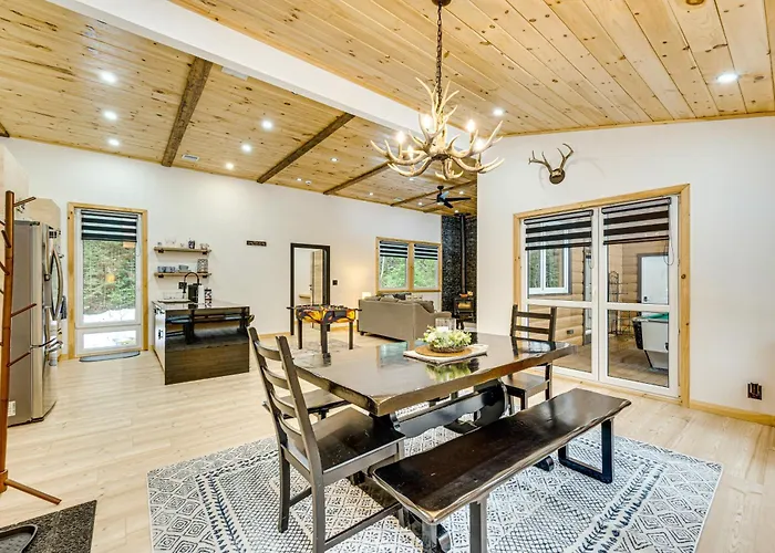 Porch & 1-Acre Yard: White Mountains Hideaway