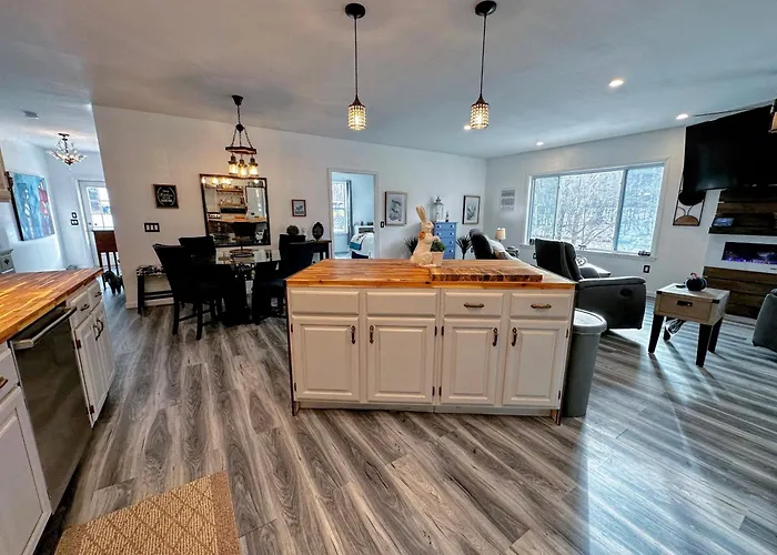 37Pa Superbly Appointed Riverfront Home In Littleton Skiing Hiking Firepit Wif