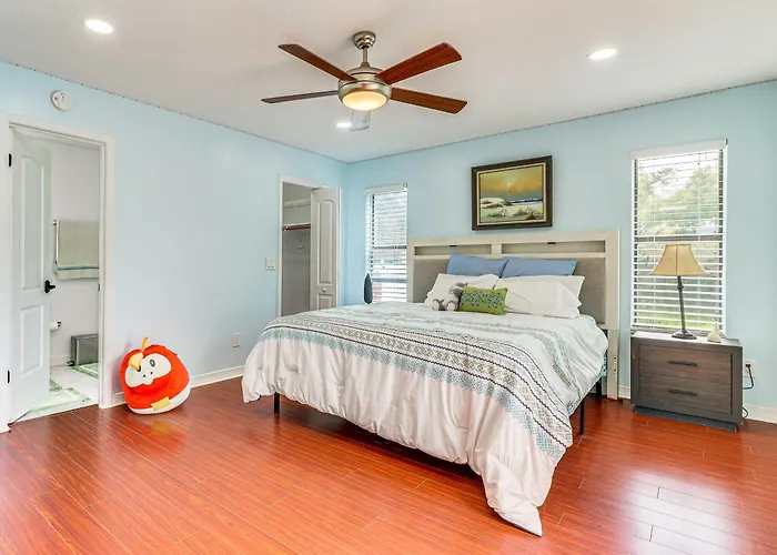Swim, Golf & Relax: Lovely Home In Lake Mary