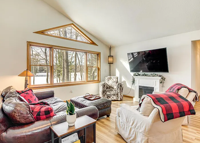Lakefront Home W/ Private Beach In Rhinelander!