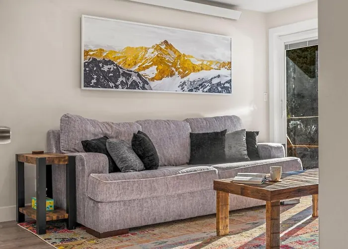 Prime Location Skiiers Paradise