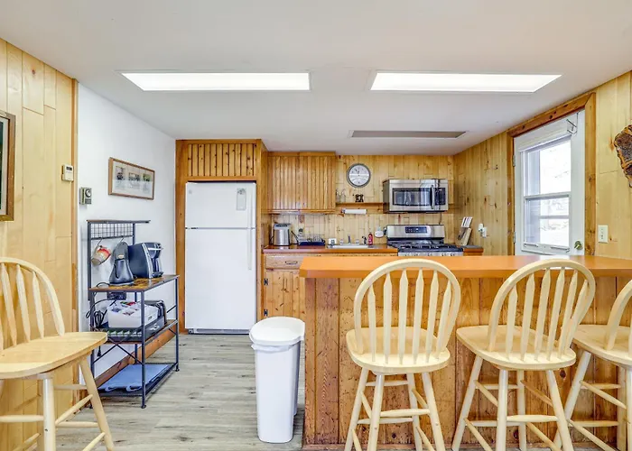 2 Mi To Main Street: Mtn-View Escape In Lander!