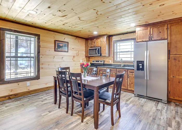Pet-Friendly Yard! Nature Escape In Forest City