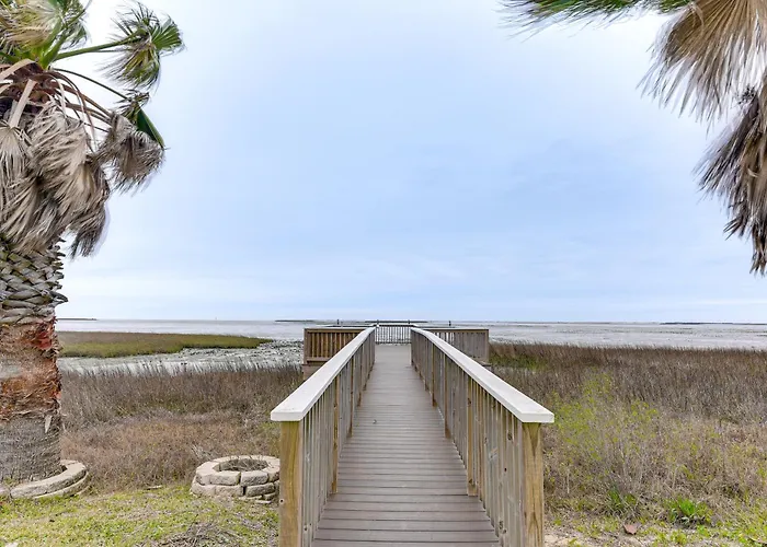 Walk To Beach! Bayfront Coastal Gem In Gilchrist