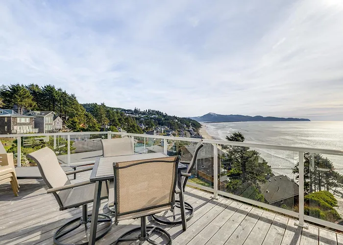 Oceanside Escape W/ Stunning Views: Walk To Beach!