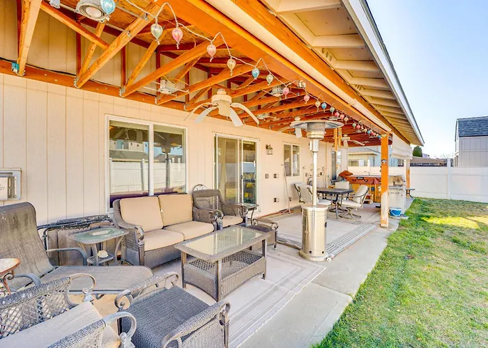 1 Mi To Moses Lake: Home W/ Private Yard & Hot Tub