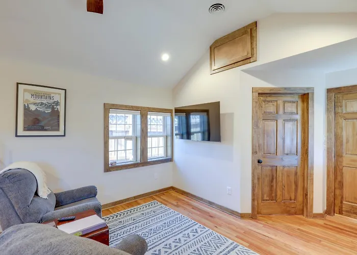 Walk To Appalachian Trail: Mtn-View Cabin, Unit 1