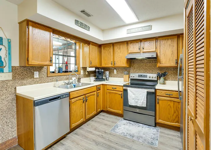 Cozy Home W/ Fenced Backyard In Sunset Beach!