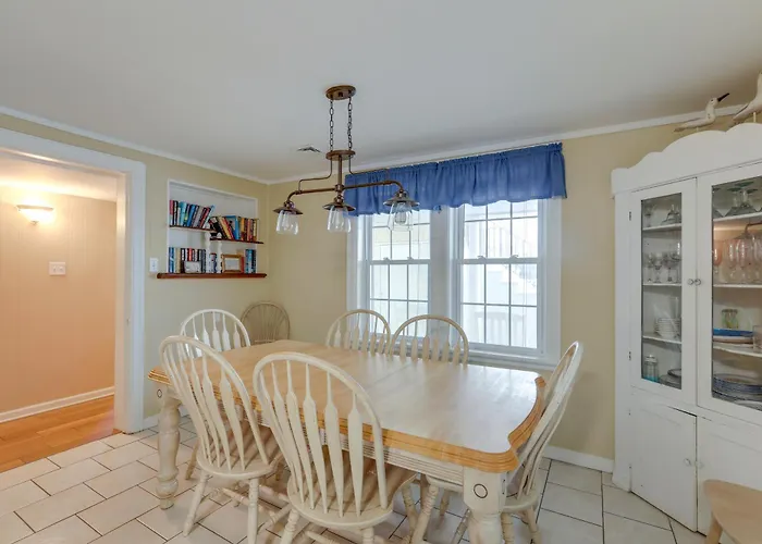 < 1/2 Mi To Beach: Wildwood Getaway W/ Patio!