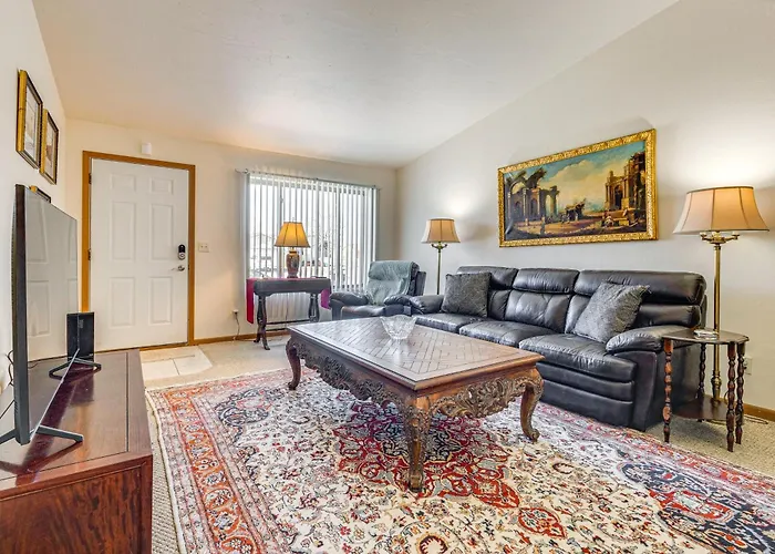 2 Mi To Lake Michigan: Cozy Duplex W/ Private Yard