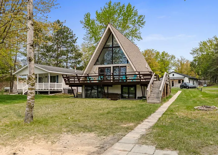 Loch Nez, A Spacious 3-Bedroom Home In Silver Lake, Mi